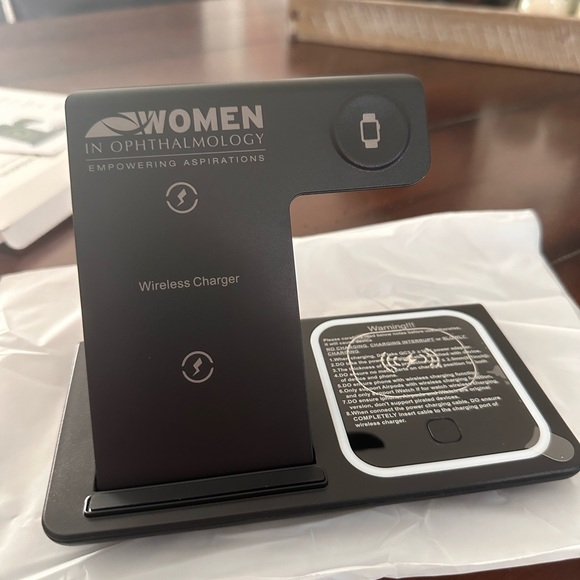 3-IN-1 Wireless Charger (Foldable) - Picture 6 of 10